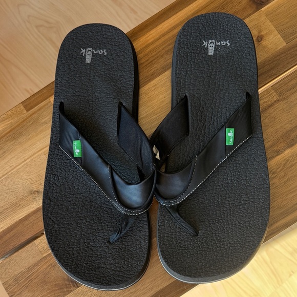 Sanuk Black Sandals - Picture 1 of 3